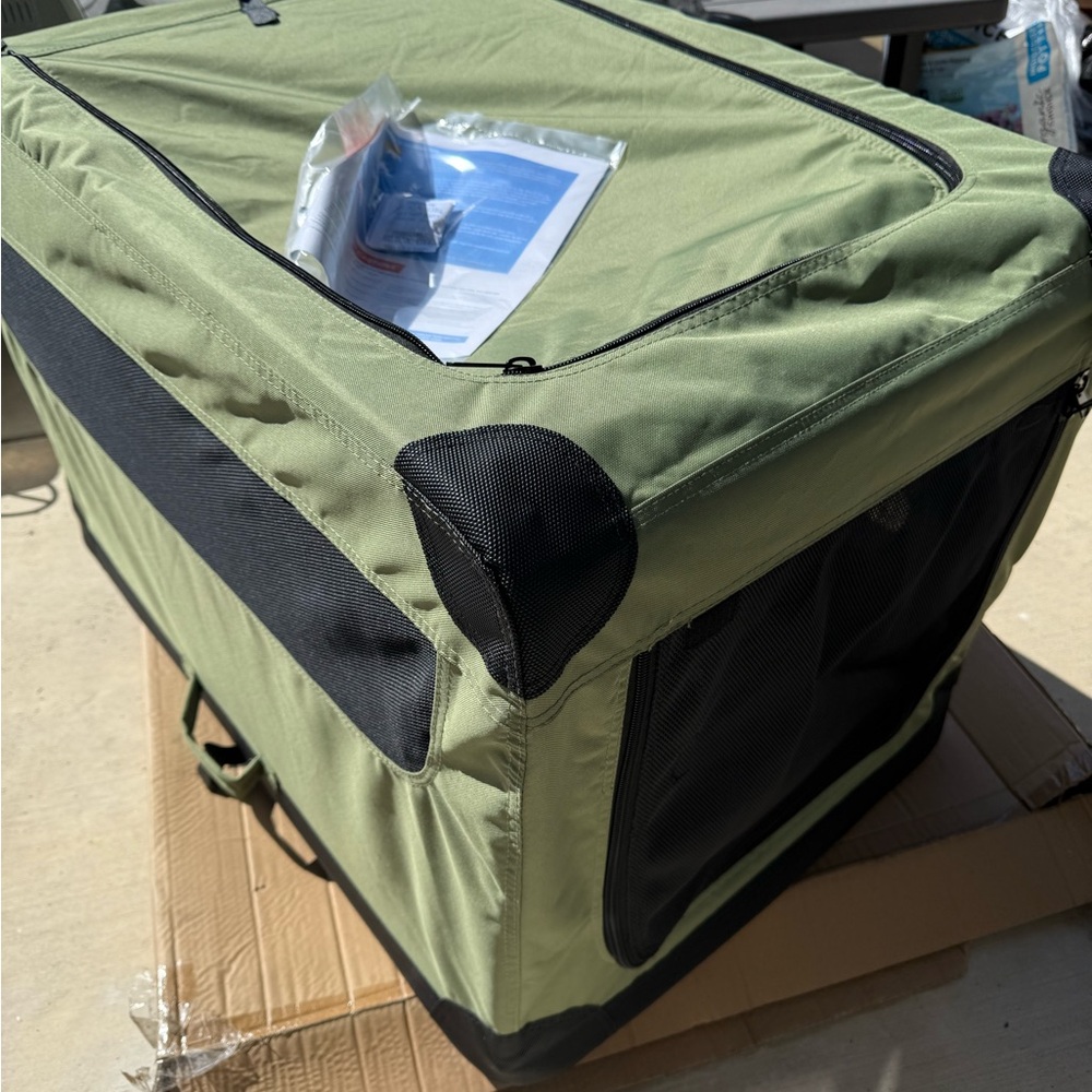 Collapsible dog crate
